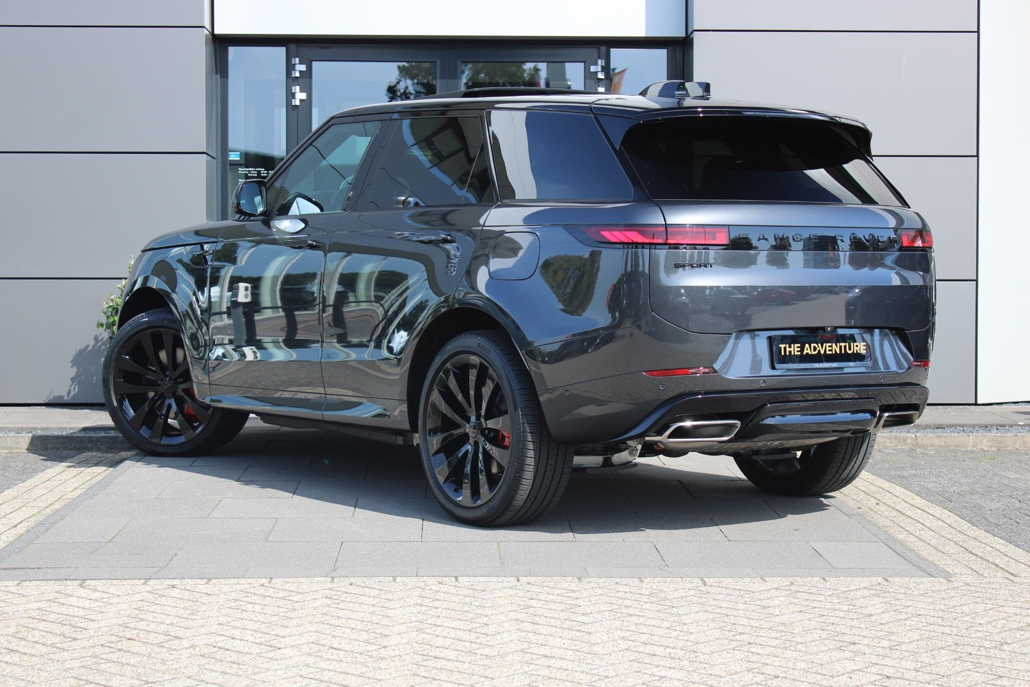 Land Rover Range Rover Sport P550e Autobiography | Ebony | K, Automaat, Gebruikt, Met garantie (alle), 3000 kg