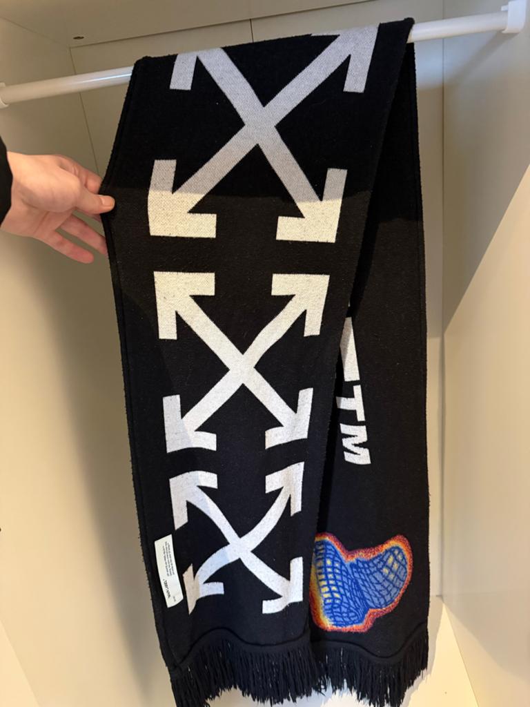 Off-White sjaal met pijlen en uniek patroon, Kleding | Dames, Ophalen of Verzenden, Zo goed als nieuw, Sjaal