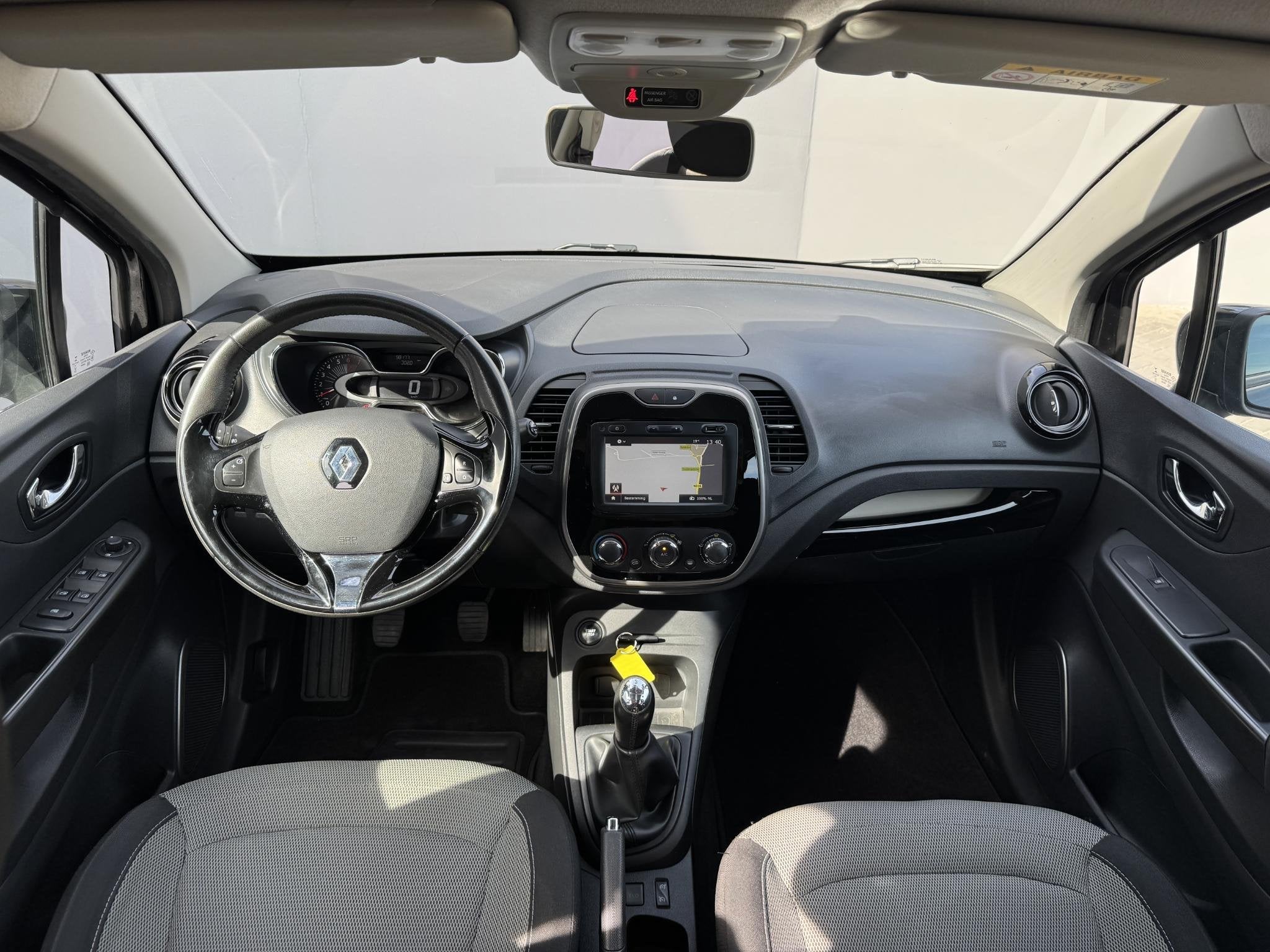 Renault Captur TCe 90 Expression / Navigatie / Trekhaak / Cr, Auto's, Voorwielaandrijving, 898 cc, Stof, Gebruikt