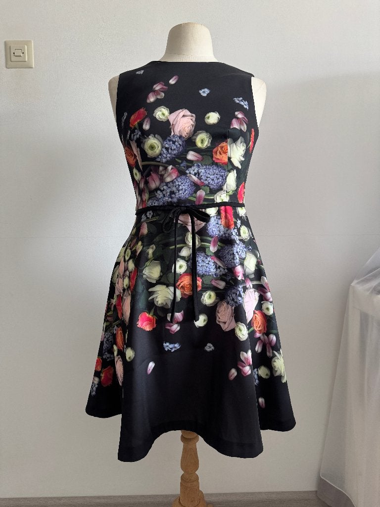 Ted Baker jurk met bloemenprint - Maat 38, Kleding | Dames, Maat 38/40 (M), Meerkleurig, Ophalen of Verzenden, Zo goed als nieuw