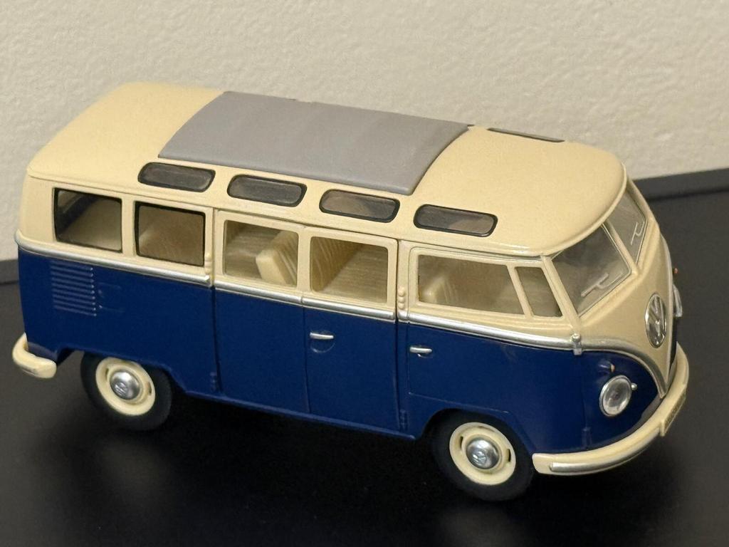 volkswagen blauwe bus, Hobby en Vrije tijd, Modelauto's | 1:18, Ophalen of Verzenden, Zo goed als nieuw, Overige merken