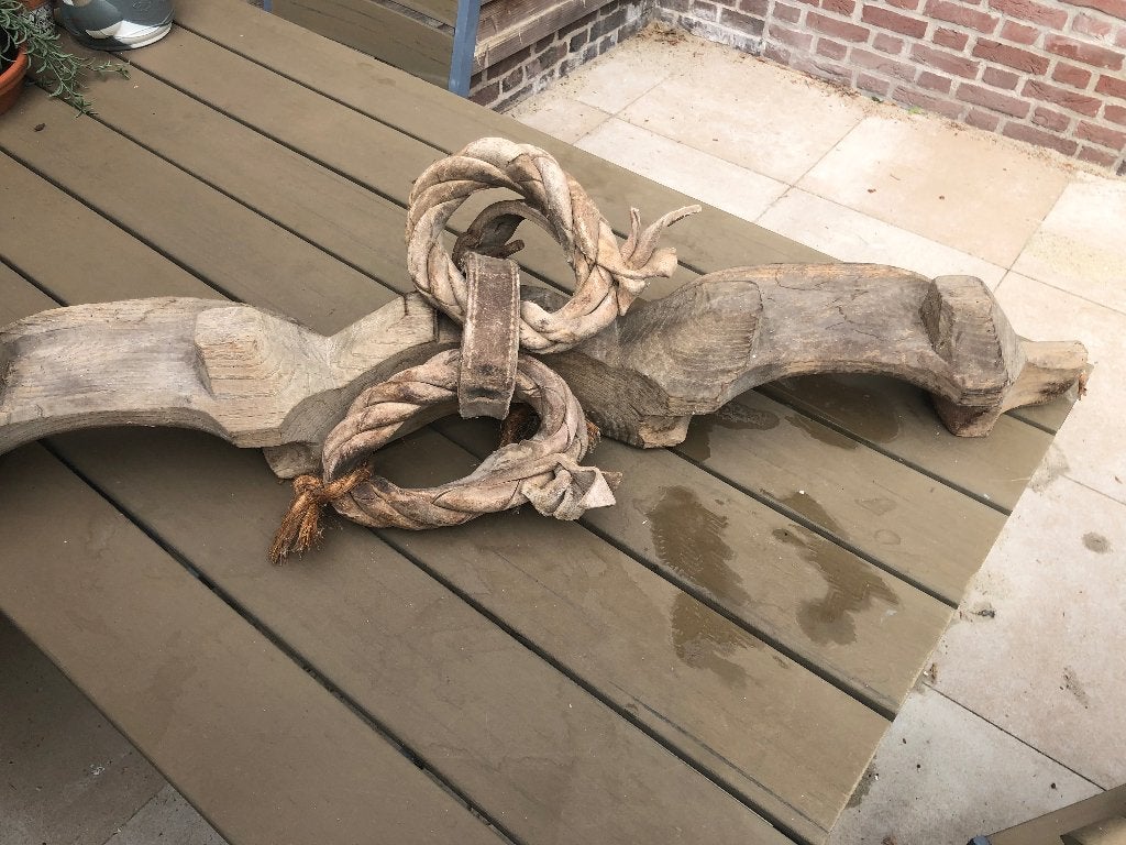 Antiek houten runderenjuk met origineel leer, Ophalen