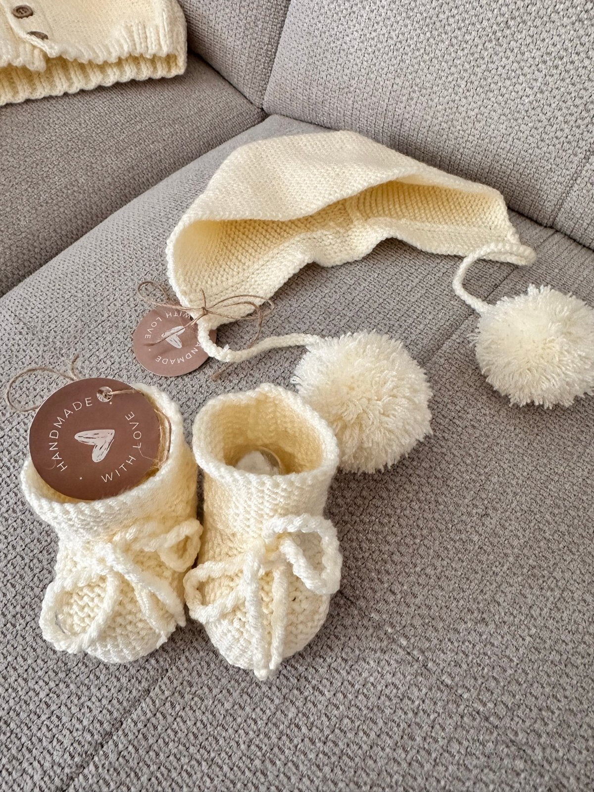 Handgemaakte baby set: muts en slofjes, Ophalen of Verzenden, Nieuw, Jongetje of Meisje