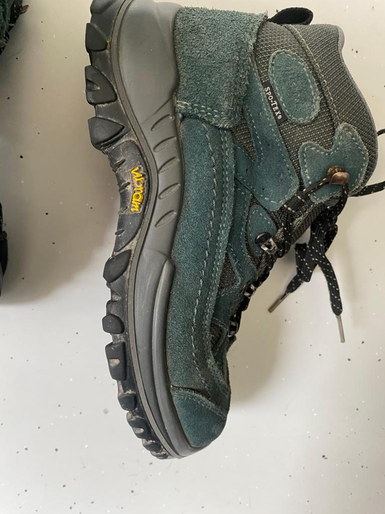 Bergschoenen merk Vibram maat 35, Gebruikt, Jongen of Meisje, Schoenen, Ophalen of Verzenden