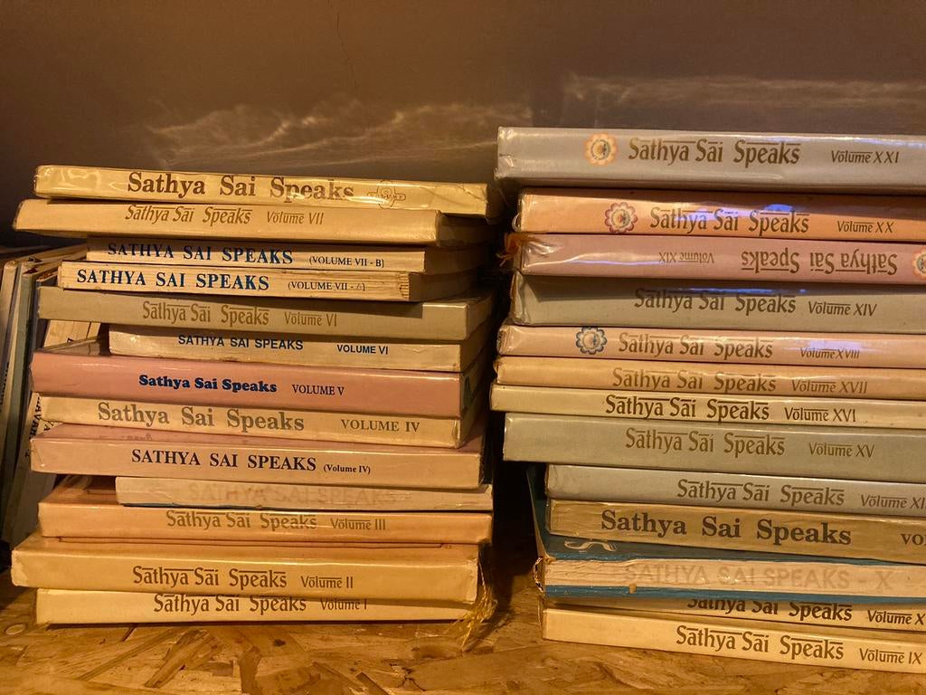 Vahini serie en sathya sai speaks serie en summer showers, Ophalen of Verzenden, Spiritualiteit algemeen, Overige typen
