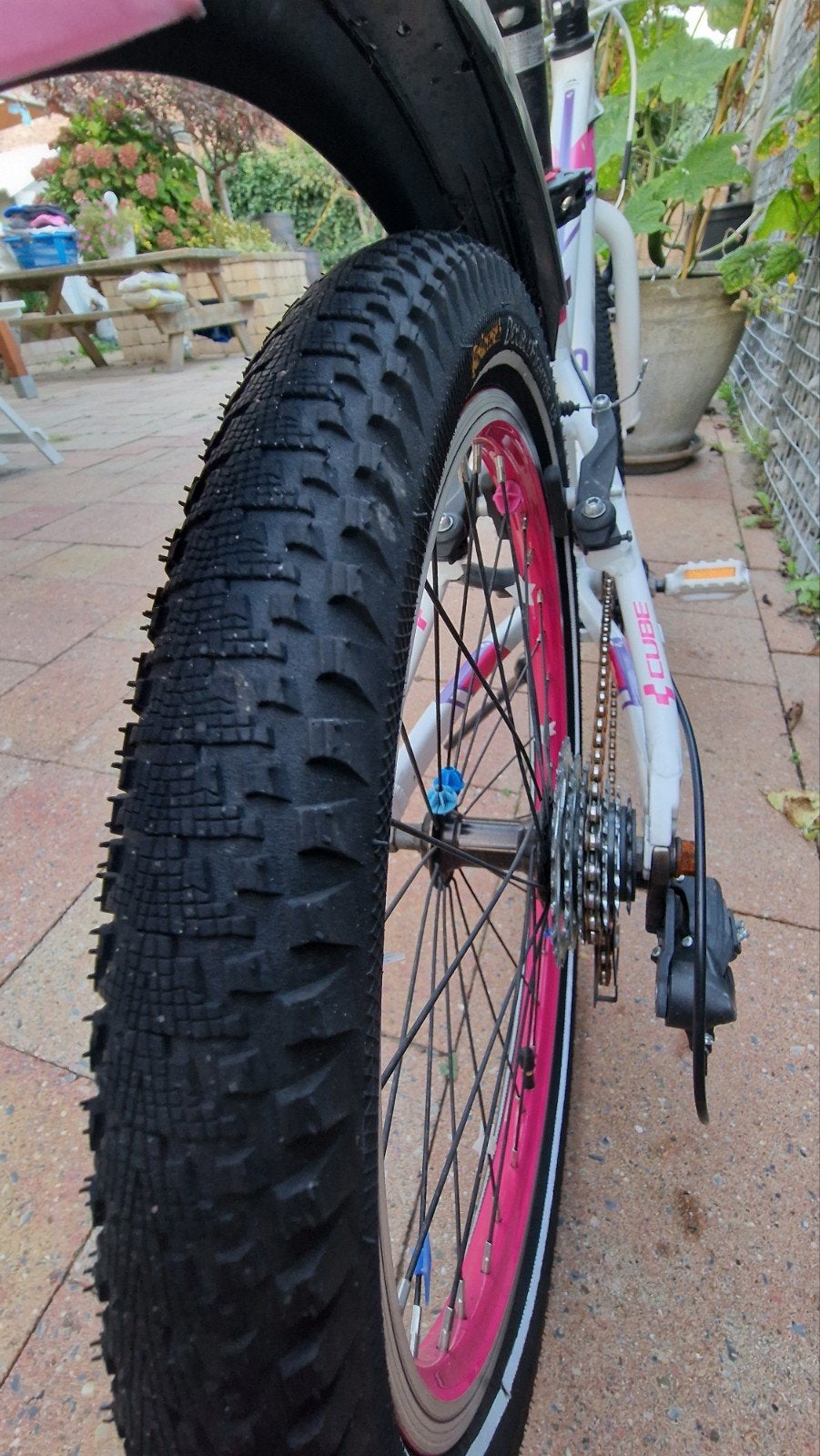 Foto 6 van Cube Race 200 20" meisjes mountainbike roze/wit