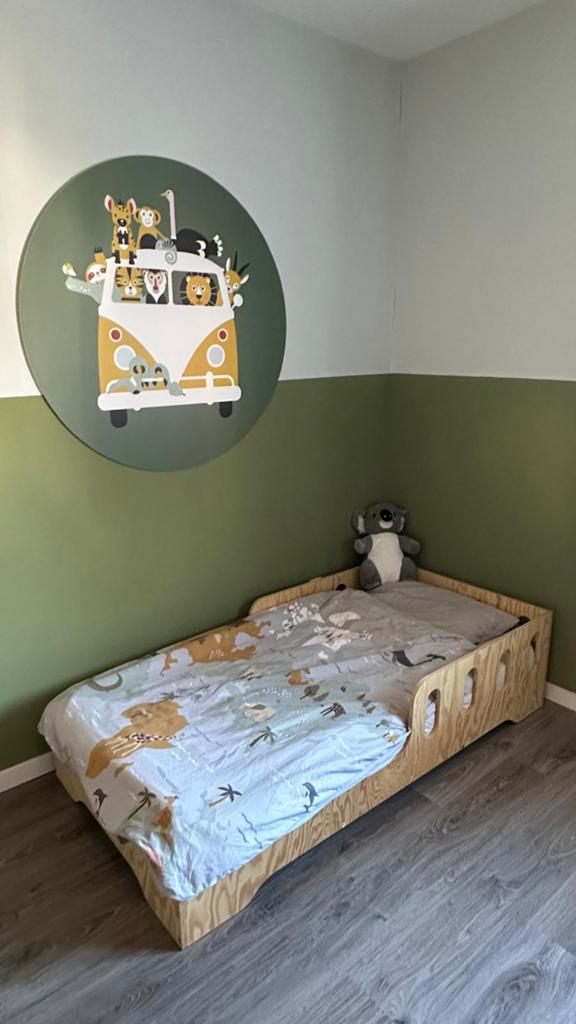 Peuterbed Juniper Petit puk, Kinderen en Baby's, Kinderkamer | Bedden, Zo goed als nieuw, 140 tot 160 cm, 70 tot 85 cm, Lattenbodem