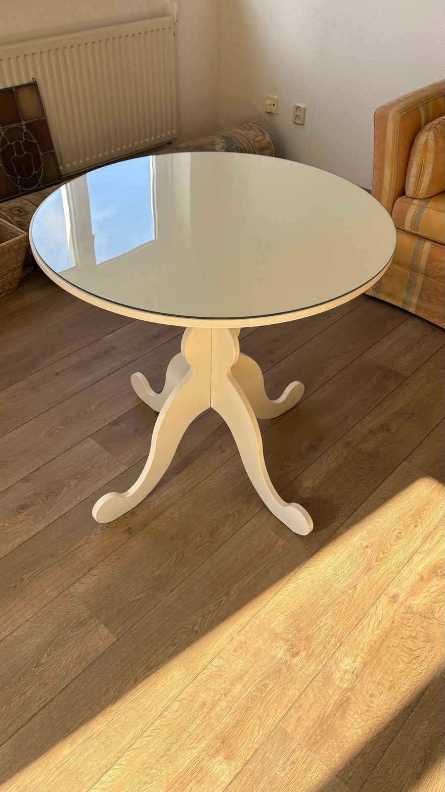 Witte houten bijzettafel met glazen blad, Ophalen, Rond, 75 cm of meer, 60 cm of meer