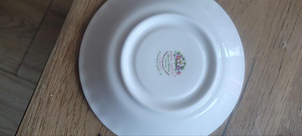 2 Royal Albert Kopje en Schotel, Ophalen of Verzenden