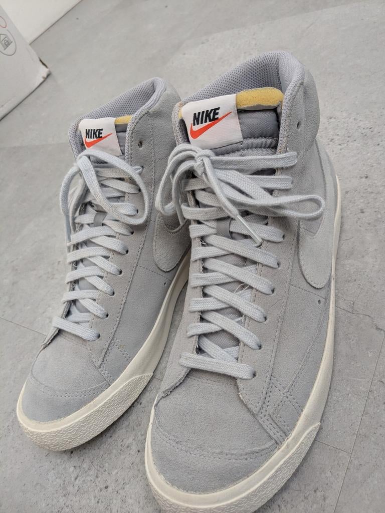 Nike Blazer Mid ‘77 Suede grijs maat 43 – nette staat, Overige kleuren, Nike Blazer Mid '77, Ophalen of Verzenden, Sneakers of Gympen