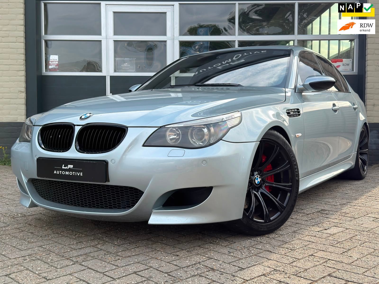 BMW 5-serie M5 / NL-auto / Schuifdak / Dealeronderhouden, Auto's, Automaat, 1730 kg, Achterwielaandrijving, Gebruikt