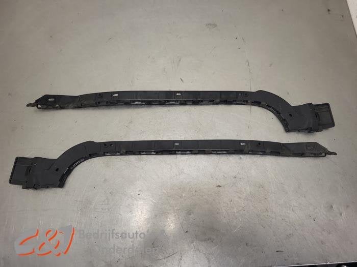 Bumperframe achter van een Mercedes Vito