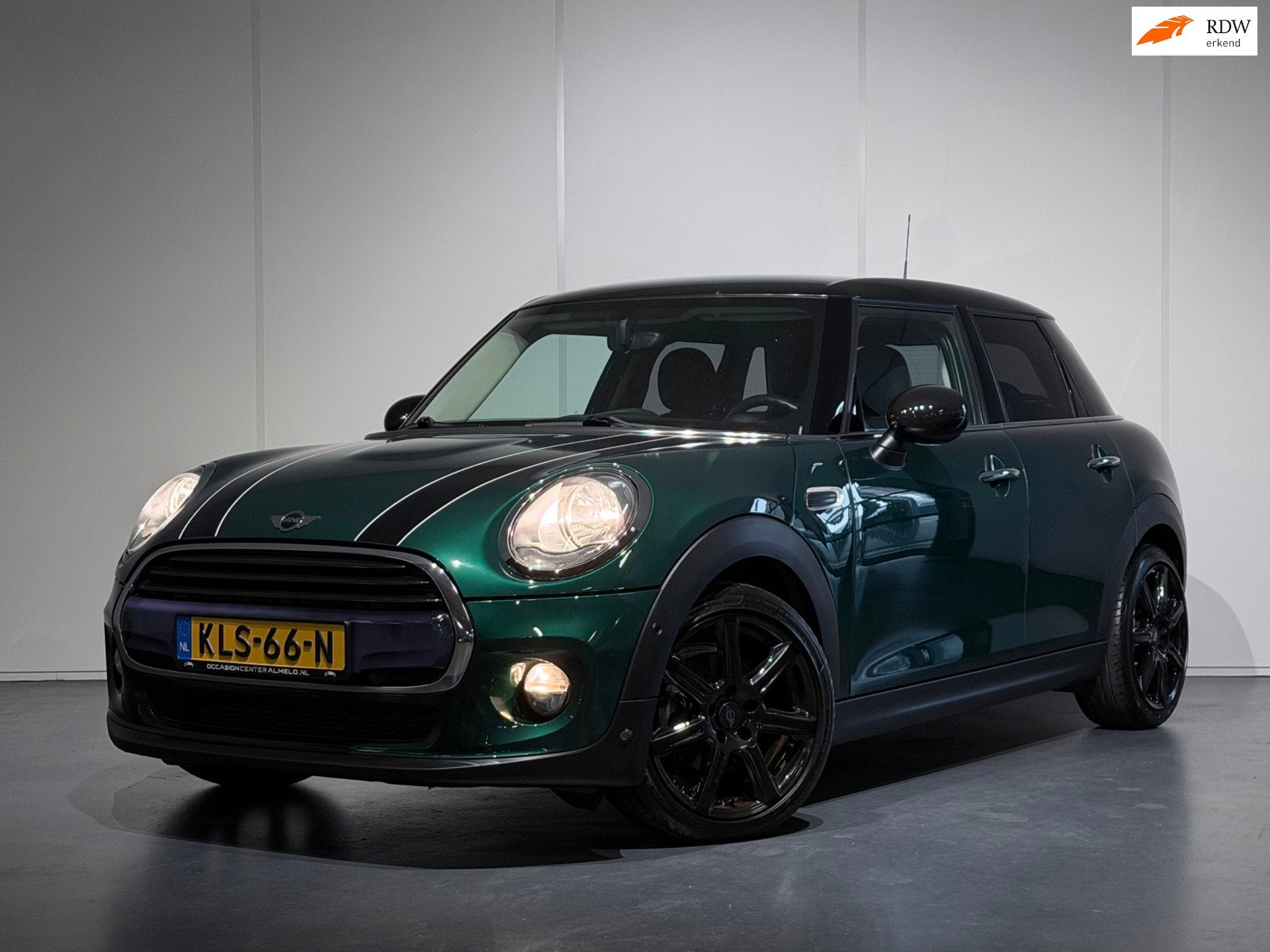 Mini 1.5 Cooper Salt 5-deurs /Clima/Cruise/PDC/NAVI/LED/LMV, Auto's, Mini, Gebruikt, Euro 6, Bedrijf, Handgeschakeld