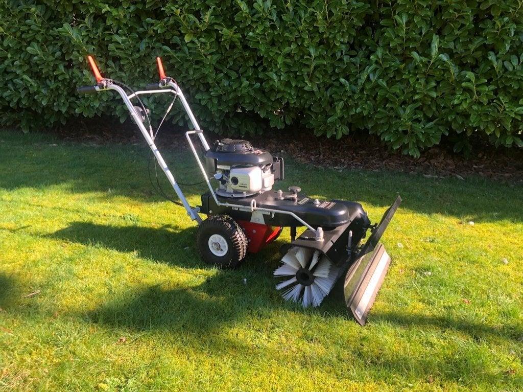 Professionele veegmachine, Ophalen, Zo goed als nieuw, Tielburger limpar