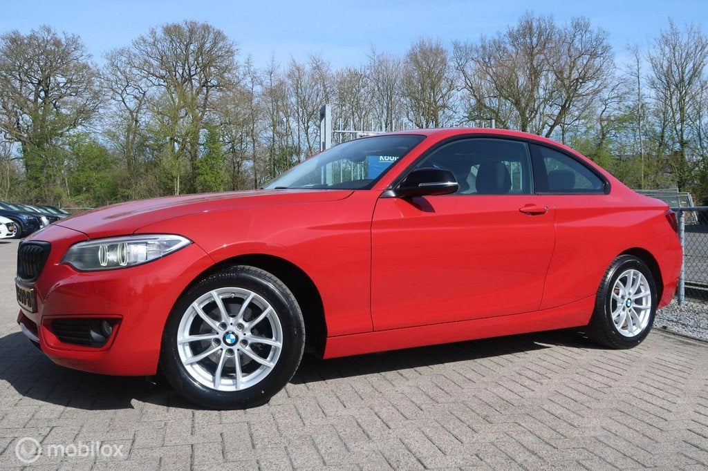BMW 2-serie Coupé 218i Centennial Executive, Auto's, BMW, Gebruikt, 4 stoelen, Handgeschakeld, 3 cilinders