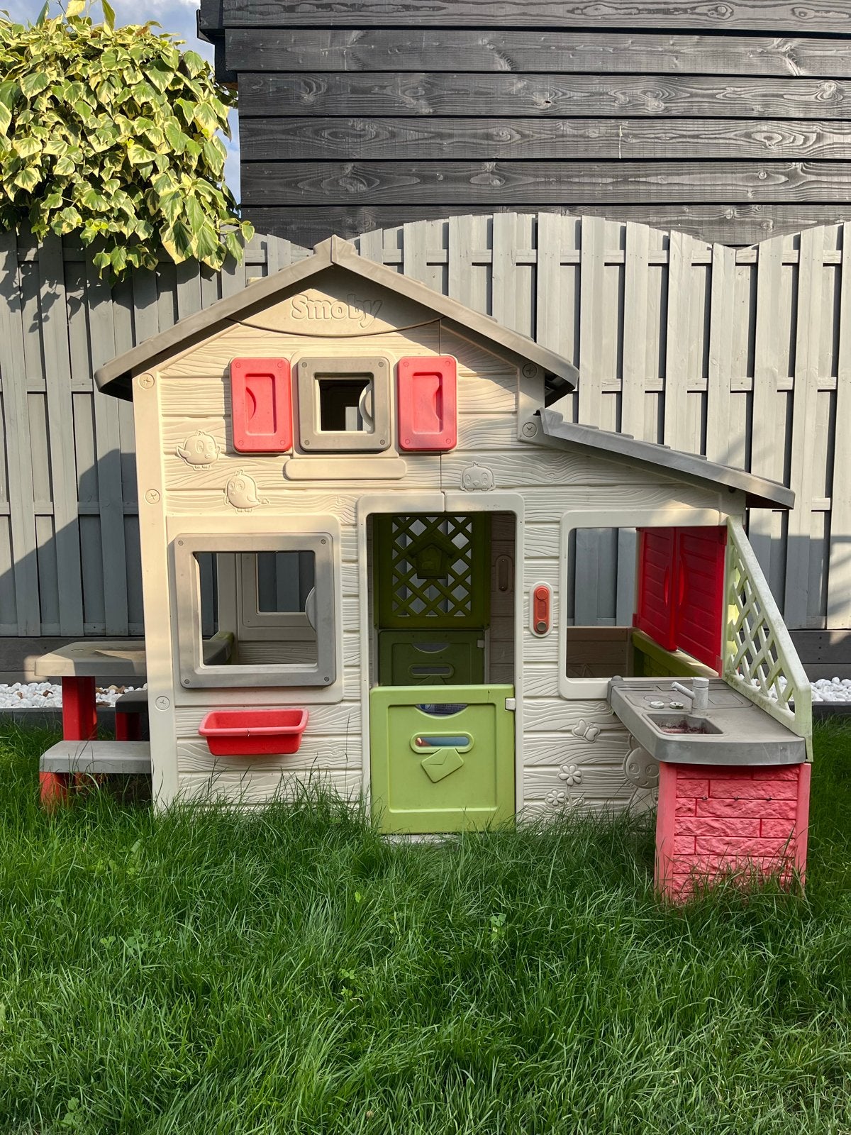 Smoby Speelhuisje met deurbel, buitenkeuken & picknicktafel, Ophalen, Gebruikt, Kunststof