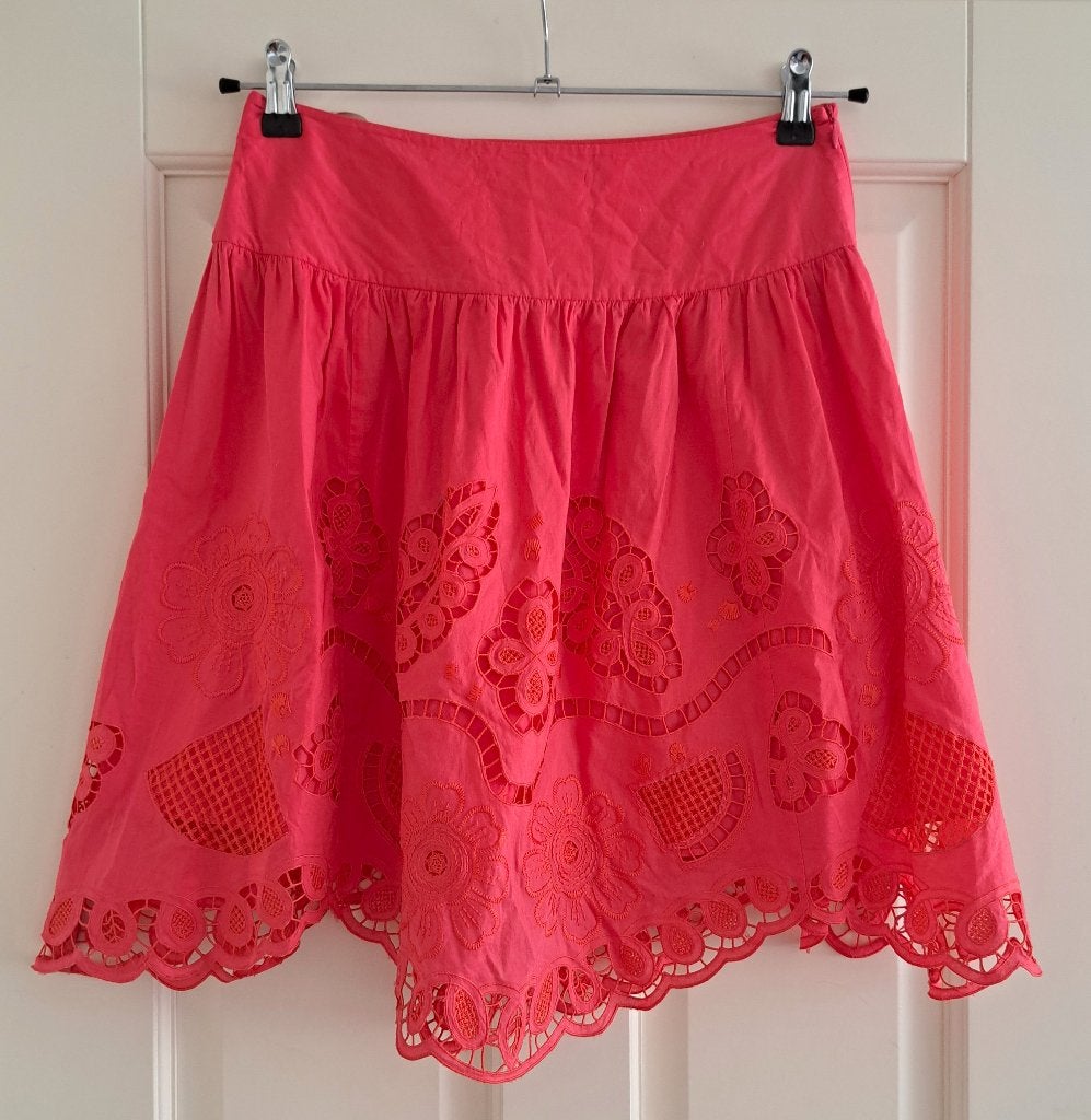 Karen Millen rok met borduursels koraal roze mt 36 art 48886, Karen Millen, Karen Millen, ., Ophalen of Verzenden