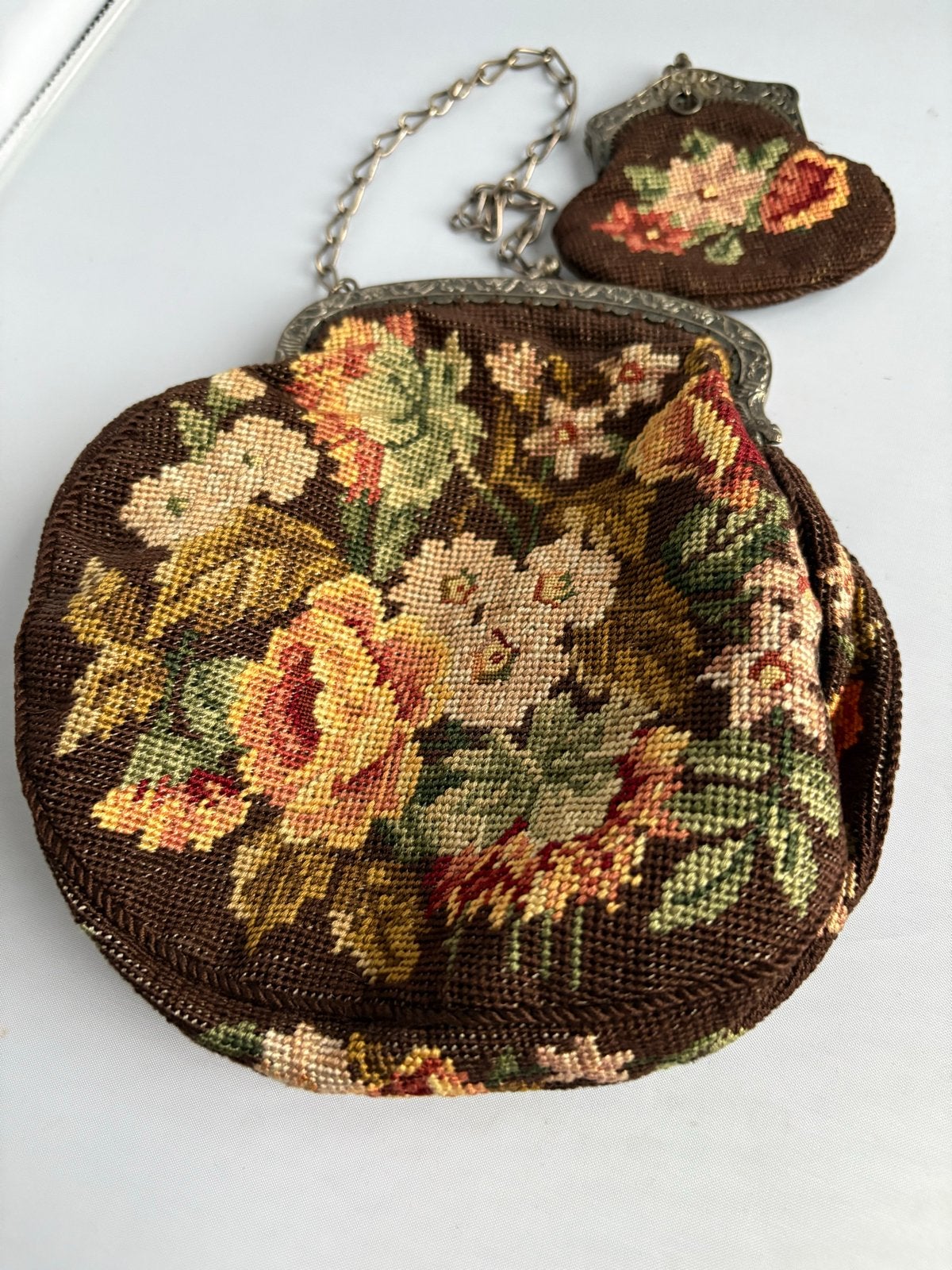 Antieke Petit Point Beugeltas&Bijpassend Portemonneetje-Set, Sieraden, Tassen en Uiterlijk, Ophalen of Verzenden, Gebruikt, Bruin