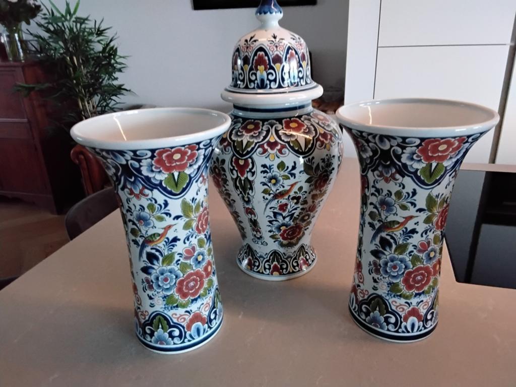 Gekleurd delfts blauw kaststel., Antiek en Kunst, Antiek | Vazen, Ophalen