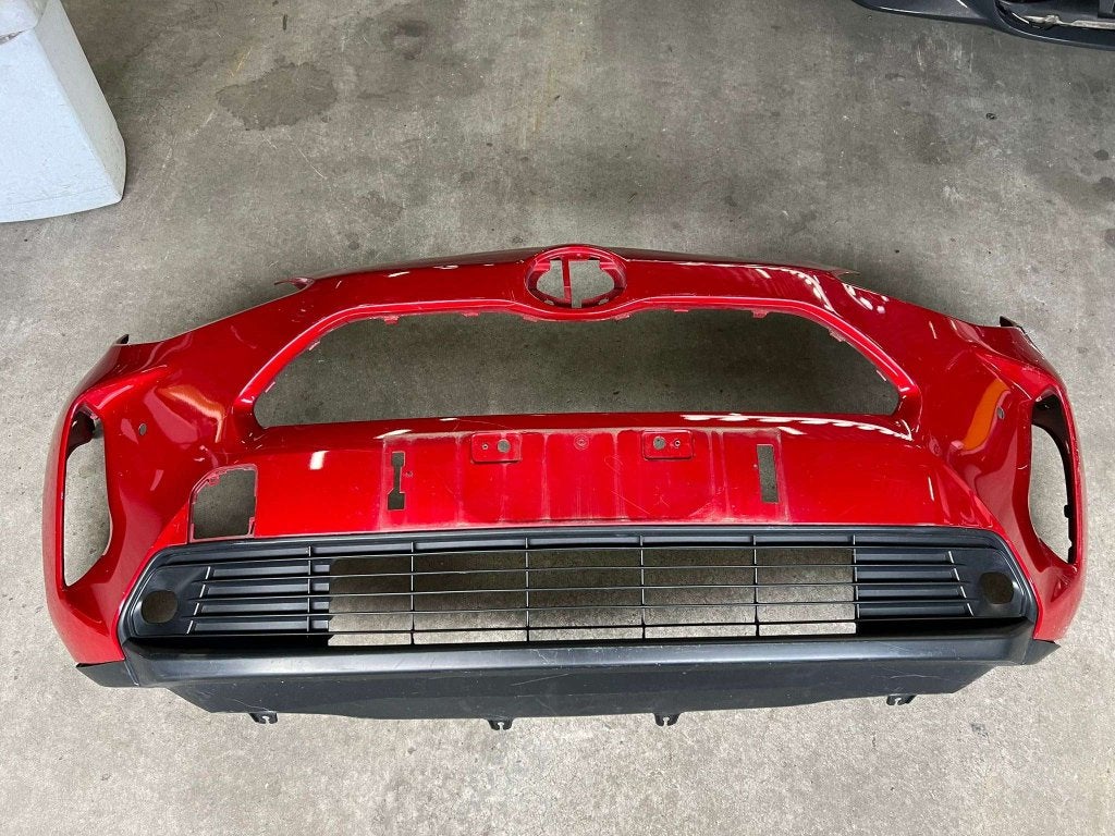 voorbumper yaris cross pdc 52119-0dc20 2020+ rood, Auto-onderdelen, Voor, Toyota, Info@toyota.com, Toyota