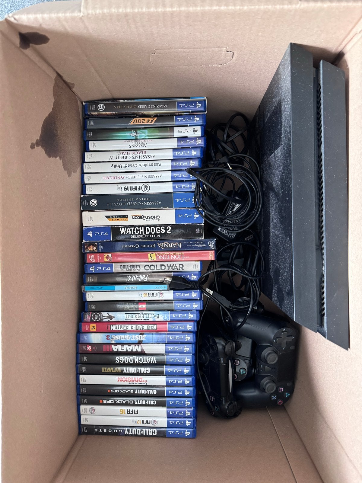 PS4 console met 3 controllers en 25 games, Spelcomputers en Games, Gebruikt, Vanaf 18 jaar, Overige genres, Eén computer