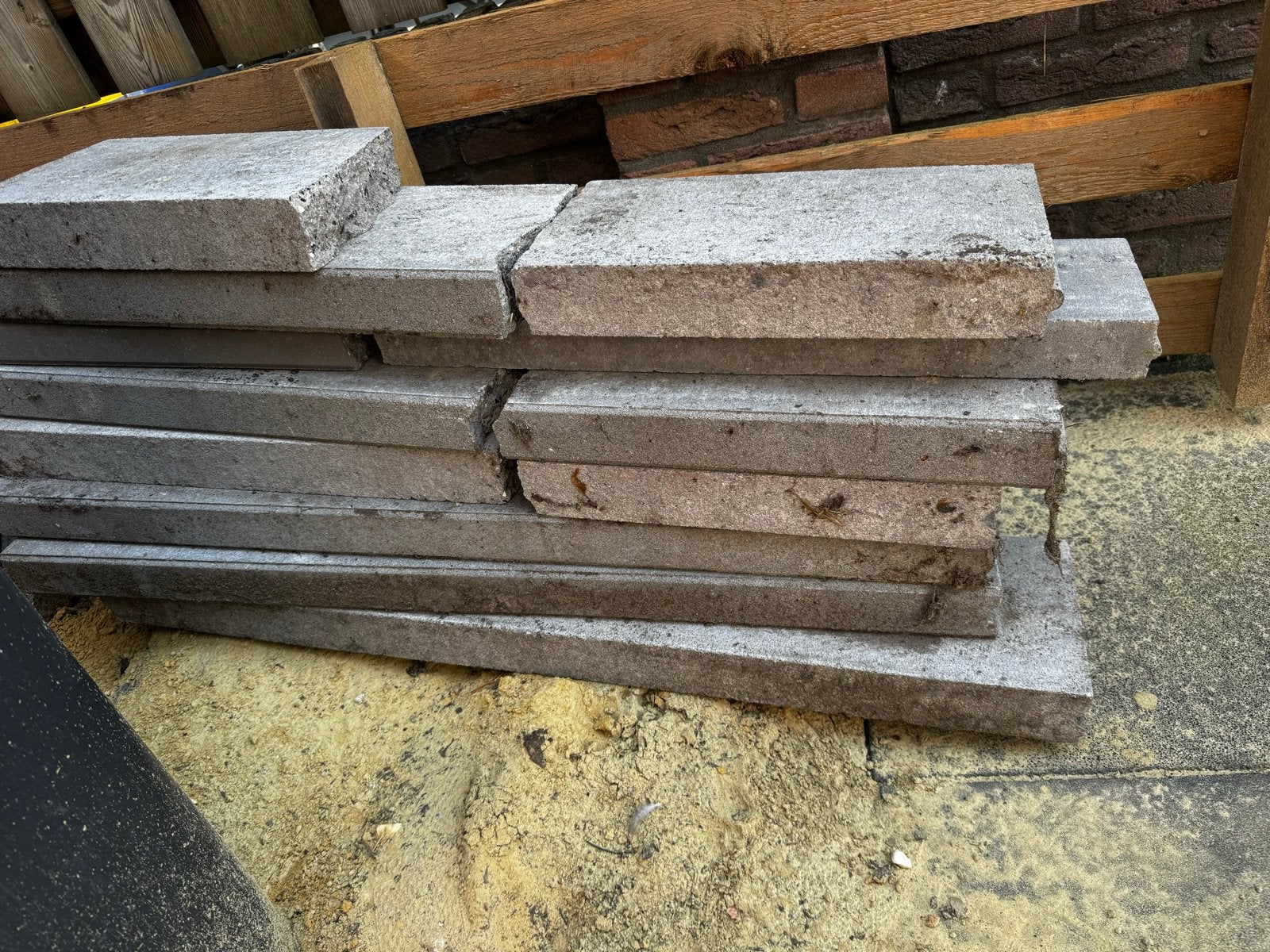 Gratis af te halen: Betontegels 100x6x20 en diverse stukken, Tuin en Terras, Ophalen, Gebruikt, Overige typen, Minder dan 5 m²