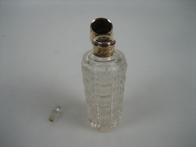 Antiek Kristallen parfumflesje met gouden dop 1880, Antiek en Kunst, Verzenden, Goud
