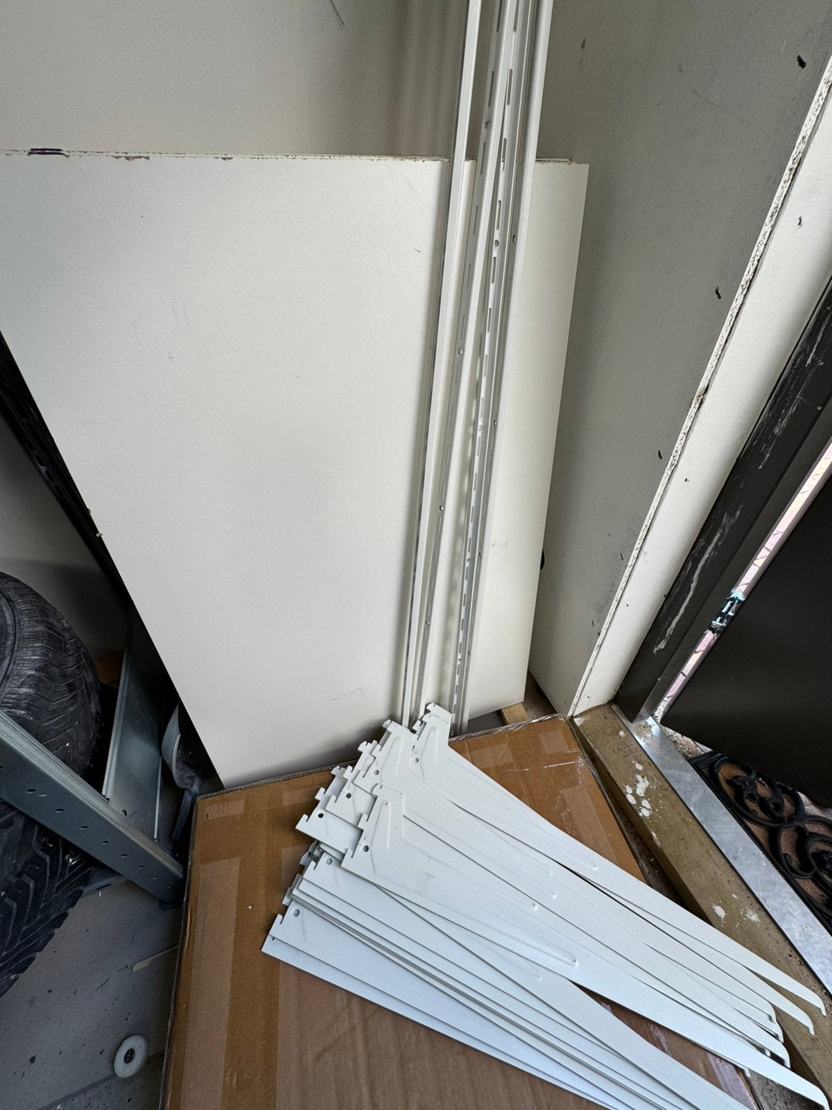 Wandplanken met rails en dragers, Ophalen, Zo goed als nieuw