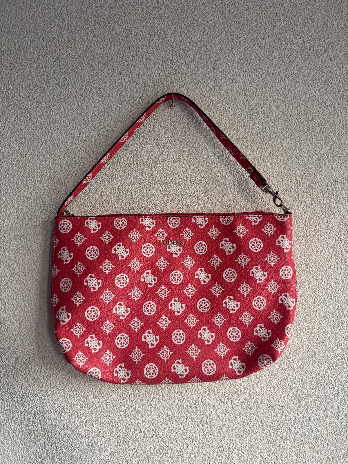 Guess Y2K rode schouder tas met monogram print, Guess, Ophalen of Verzenden, Zo goed als nieuw, Guess
