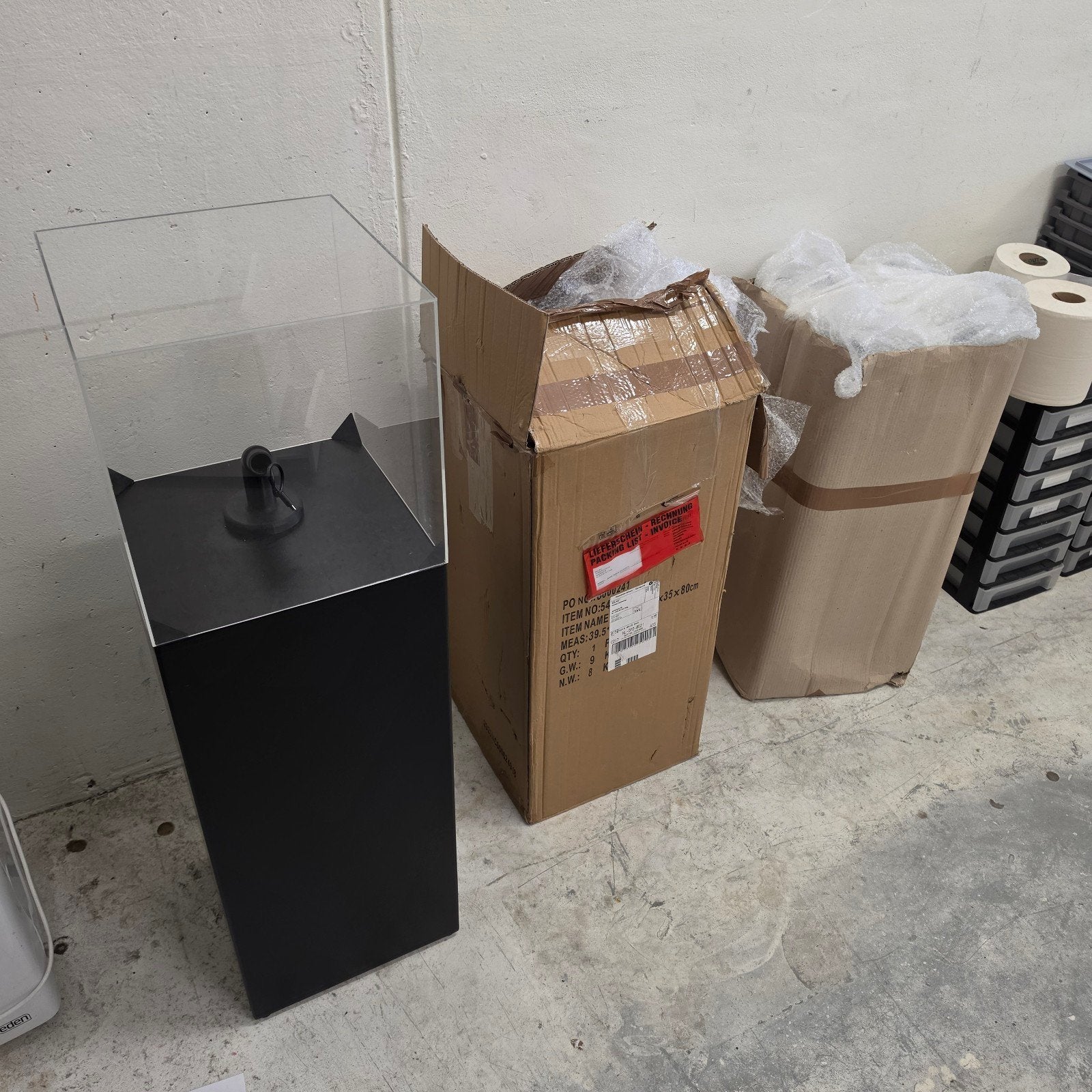 Zwarte Zuilen met Plexiglas Kubus (90cm hoog), Huis en Inrichting, Woonaccessoires | Zuilen en Pilaren, Ophalen, Onbekend, Onbekend