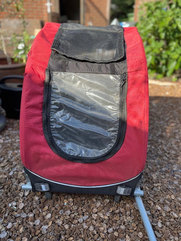 Trixie hondcnfietskar zwart/rood, Ophalen, Gebruikt