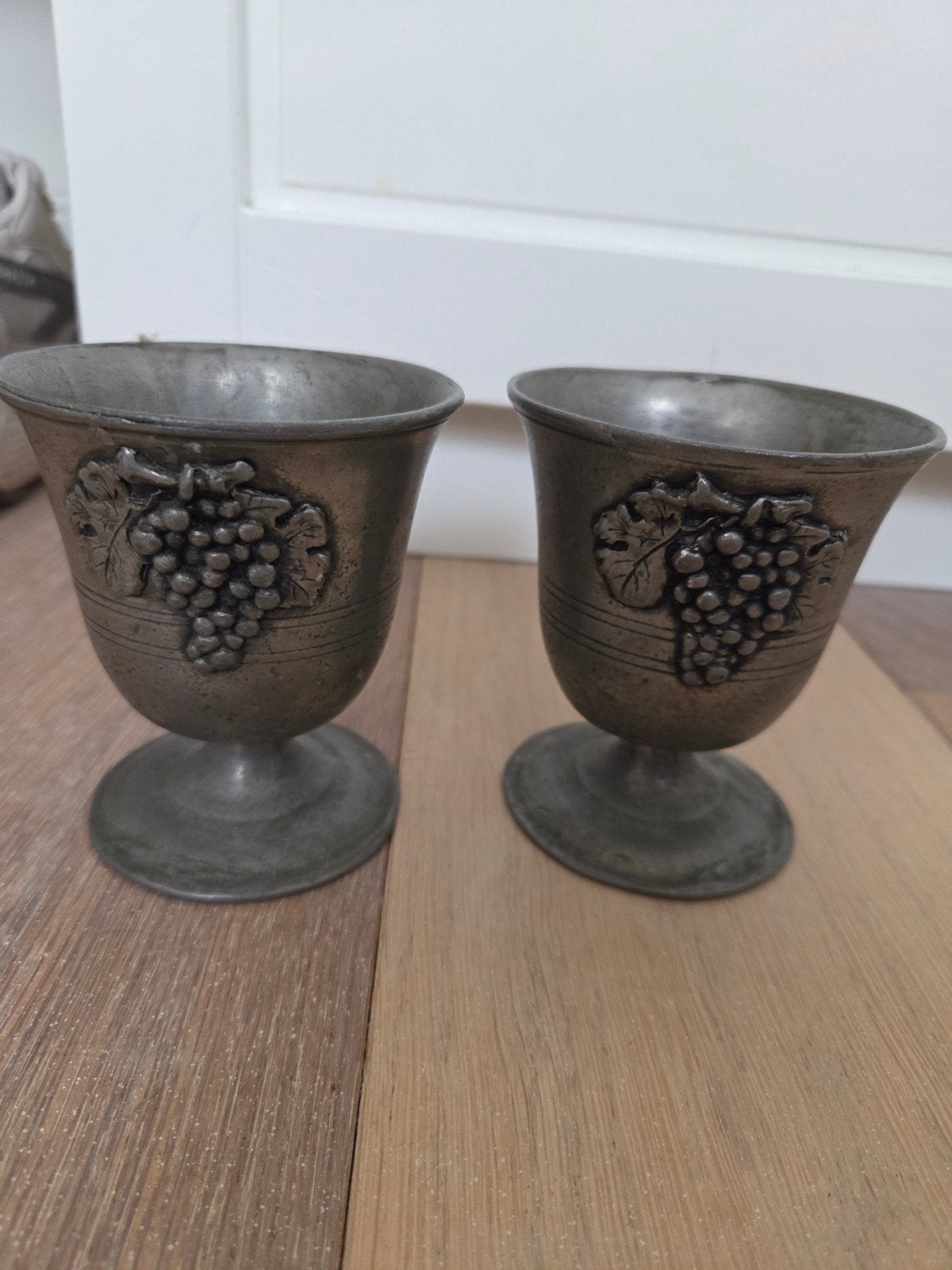 Set van 2 tinnen kelken/bekers, Ophalen