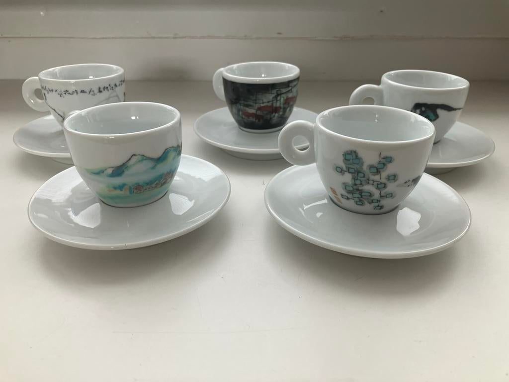 5x Illy espresso kopjes met schoteltjes An Du 1995 - China, Gebruikt, Ophalen of Verzenden, Overige stijlen, Kop(pen) en/of Schotel(s)