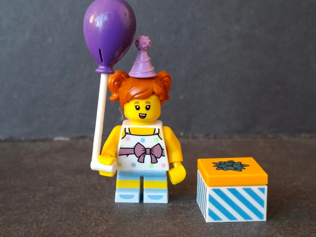 Lego Serie 18 minifig Birthday Girl 71021 Feest Verjaardag, Lego, Nieuw, Ophalen of Verzenden, Minifiguren serie