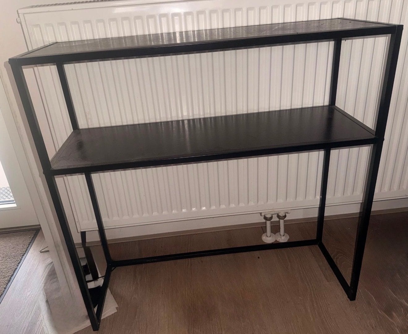 Zwart metalen en houten rek met 2 planken, Ophalen, Met plank(en), Gebruikt, 100 tot 150 cm