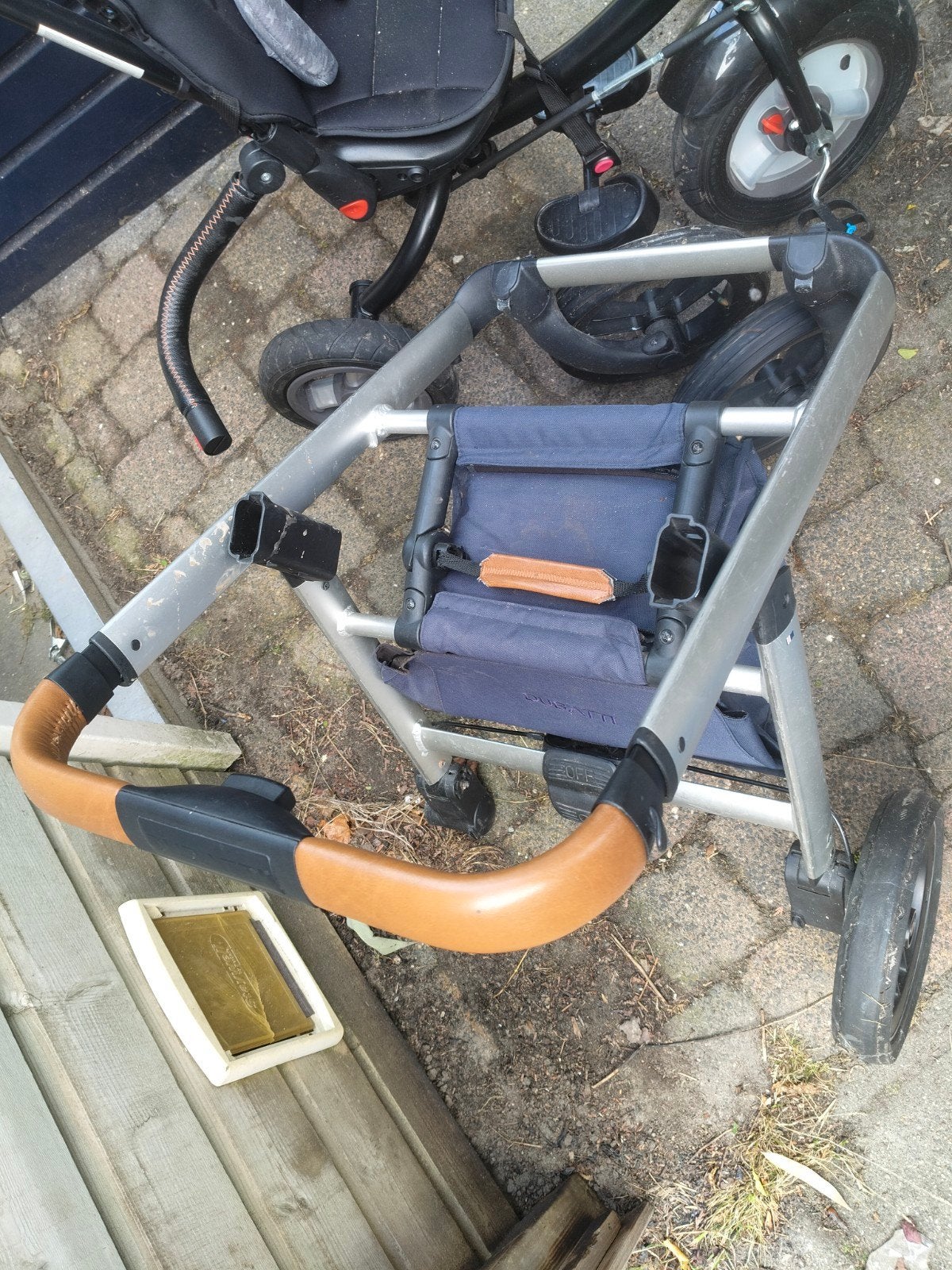 GRATIS onderstel dubatti kinderwagen voor onderdelen, Kinderen en Baby's, Kinderwagens en Combinaties, Ophalen, Gebruikt, Kinderwagen