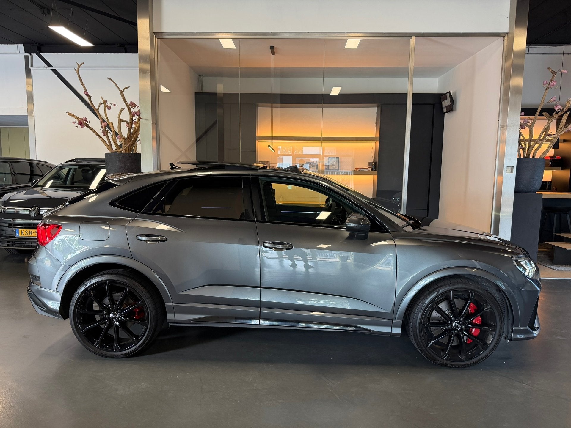 Audi Q3 Sportback TFSI RSQ3 Pano RS-seats 360Cam. VOL Memory, Auto's, Audi, Automaat, Gebruikt, 1675 kg, Bedrijf