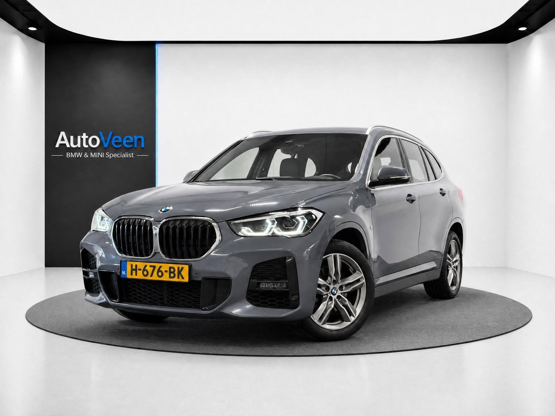 BMW X1 SDrive18i Executive Edition (M-SPORT, LED, HUD, CAMER, Auto's, Gebruikt, Euro 6, Leder en Stof, Origineel Nederlands