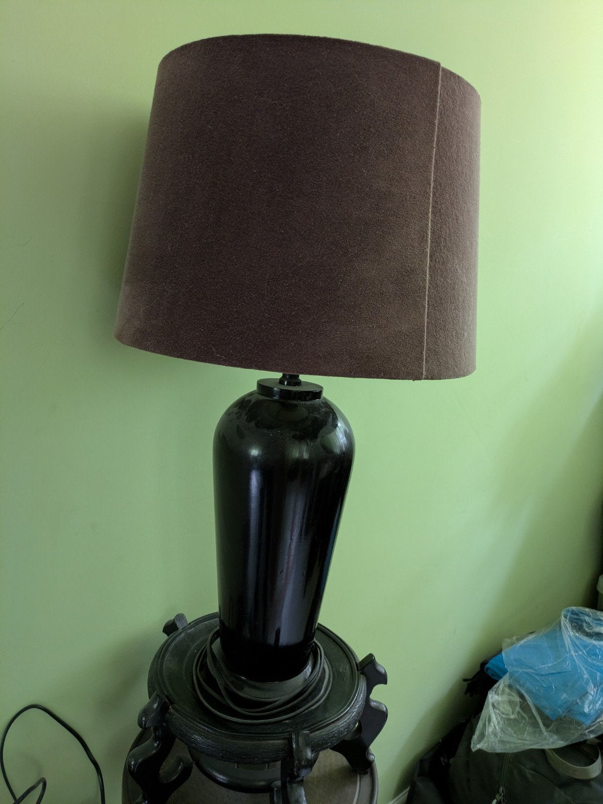 Elegante zwarte tafellamp met aubergine kap, Huis en Inrichting, Ophalen, Gebruikt, 100 tot 150 cm, E27 (groot)