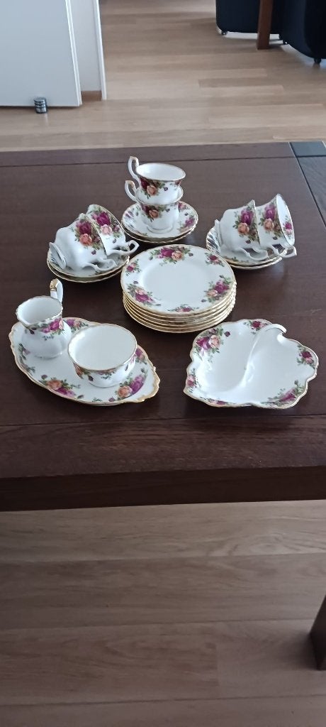 Royal Albert Old Country Roses 22-delige thee set ongebruikt, Ophalen, Nieuw, Porselein, Kop en/of schotel