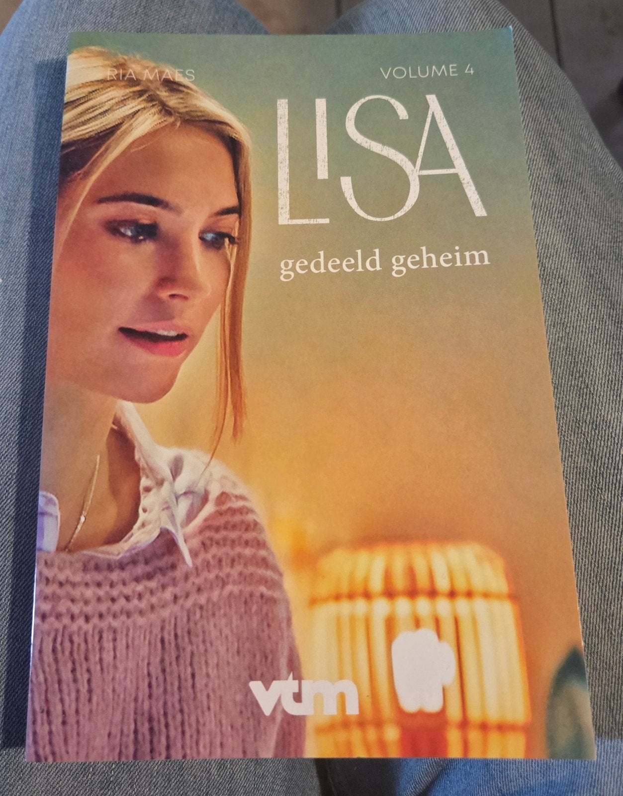 Lisa: Volume 4 - Gedeeld Geheim (VTM-boek), België, Ophalen of Verzenden, Zo goed als nieuw, Ria Maes