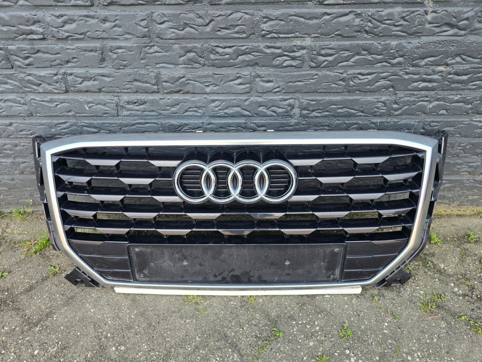 Grille Audi Q2 81A bj 2016-2020, Audi, Gebruikt, Voor, Bumper