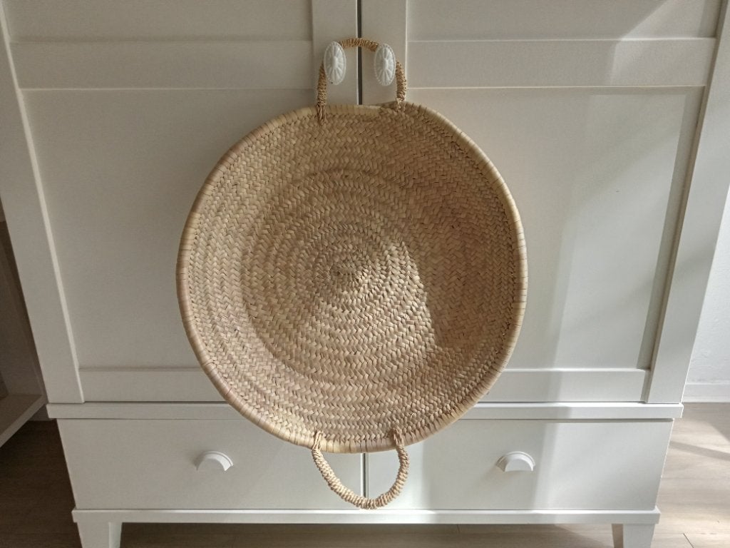 Grote tray mand schaal rond gevlochten naturel beige zeegras, Huis en Inrichting, Woonaccessoires | Schalen en Manden, Overige materialen