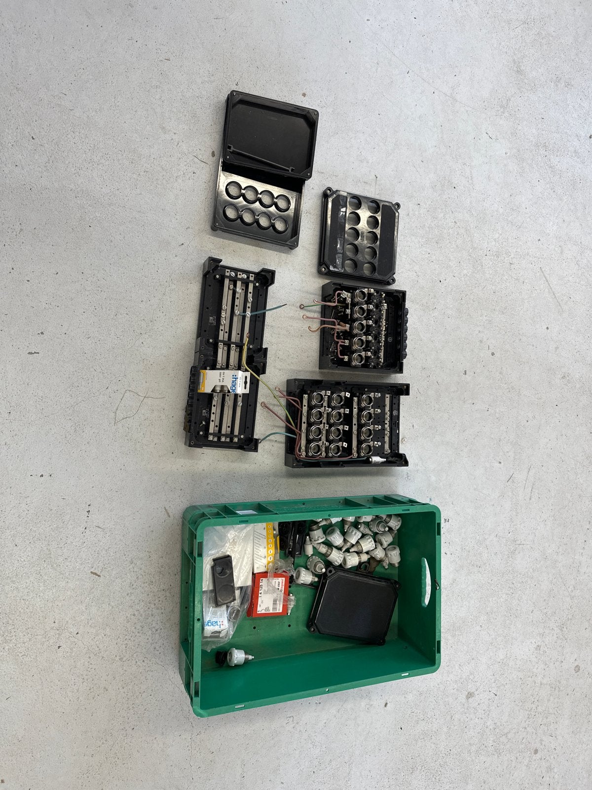 Diverse elektrische componenten en behuizingen, Ophalen, Gebruikt, Groepenkast