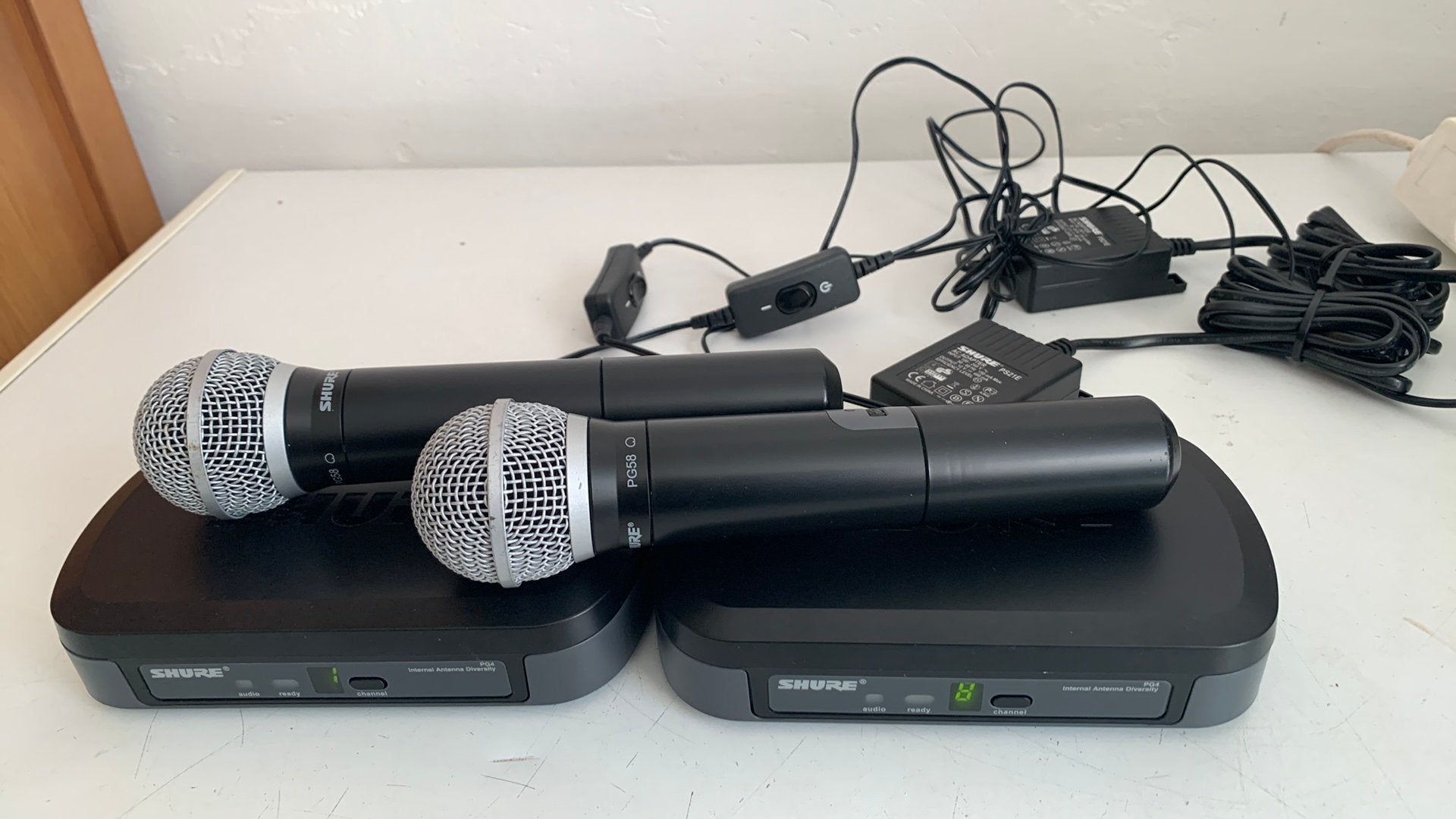 Shure draadloos microfoon, Ophalen of Verzenden, Zo goed als nieuw, Zangmicrofoon, Draadloos