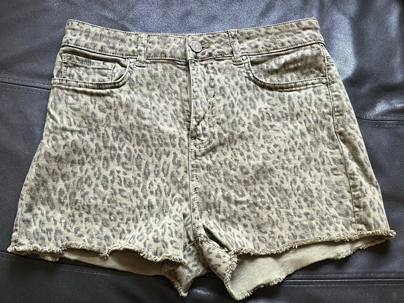 Costes Rebel Leopard Print Shorts Maat M, Kleding | Dames, Kort, Beige, Zo goed als nieuw, Ophalen