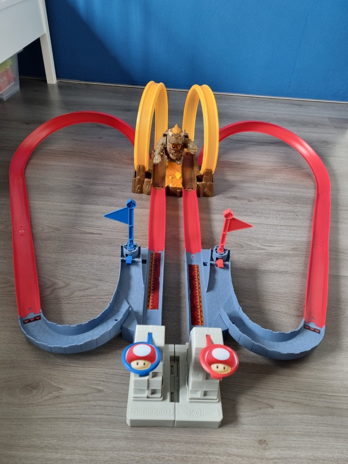 Hot Wheels Mario Kart Racebaan met Bowser en Looping, Ophalen