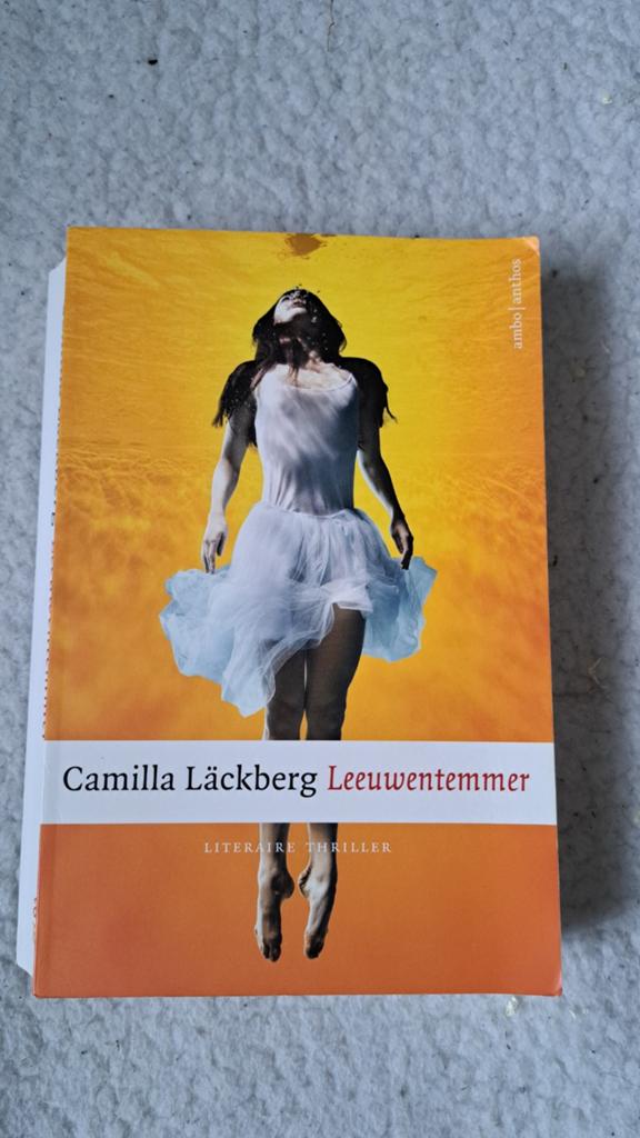 Camilla Läckberg - Leeuwentemmer, Ophalen of Verzenden, Zo goed als nieuw, Camilla Läckberg