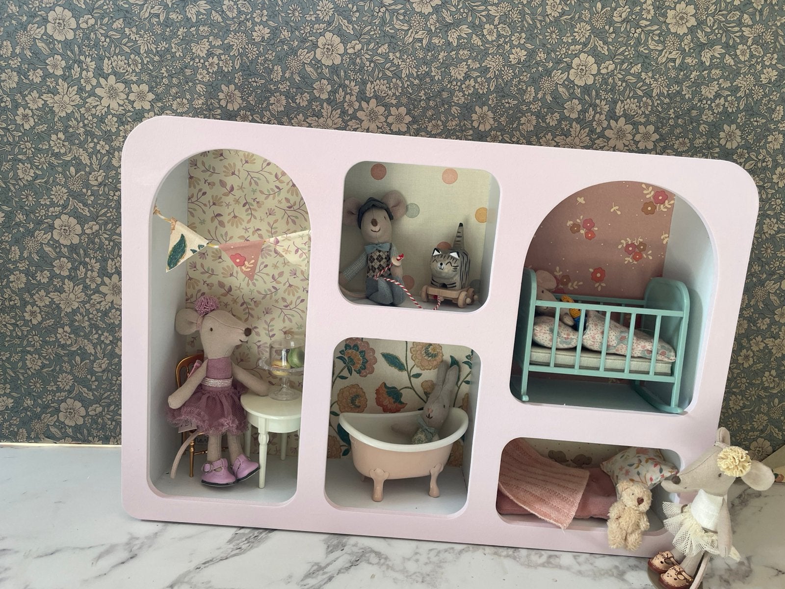 Mini poppenhuis / vakkenkast met Maileg behang, Ophalen of Verzenden, Nieuw, Poppenhuis