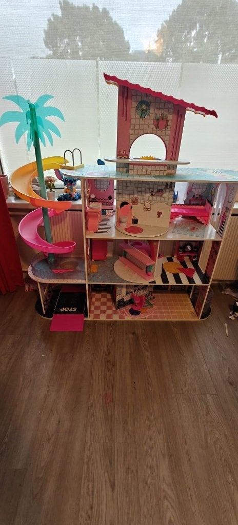 LOL Poppenhuis groot + inrichting, Ophalen, Gebruikt, Poppenhuis